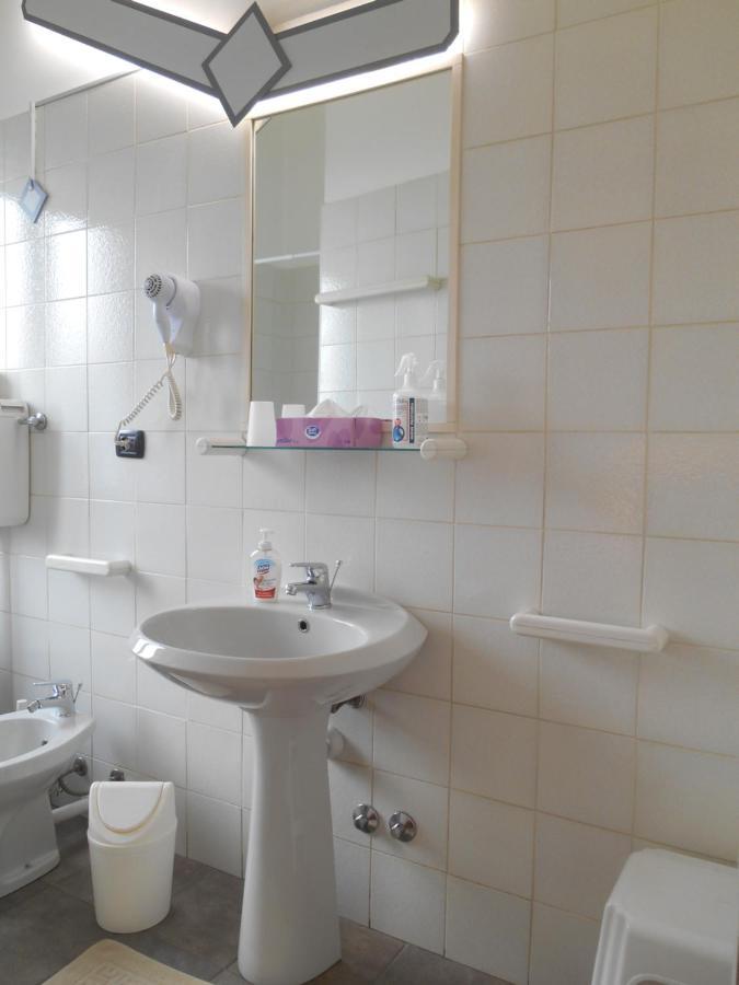 Le Rose Malpensa Bed & Breakfast Busto Arsizio Exterior photo