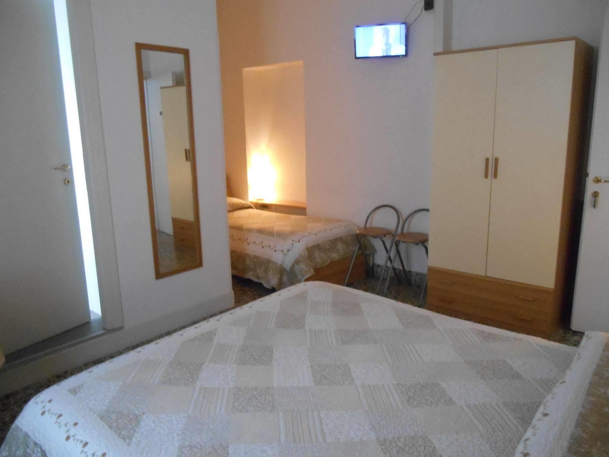 Le Rose Malpensa Bed & Breakfast Busto Arsizio Exterior photo
